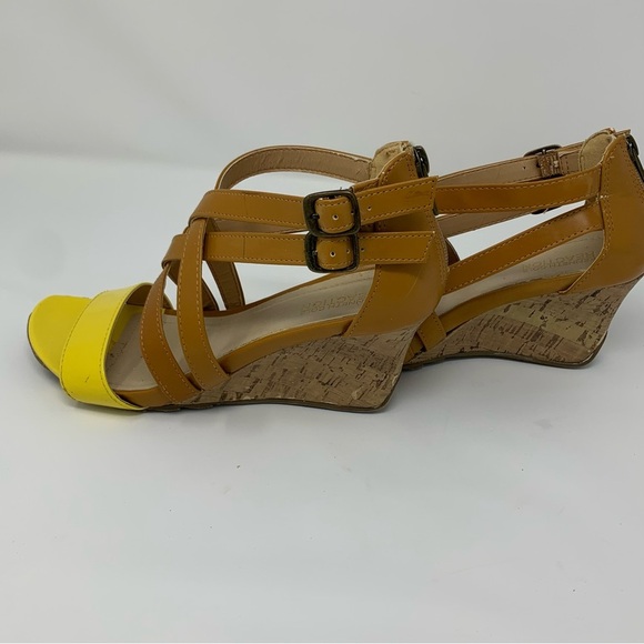 KENNETH COLE Reaction Yellow Wedges - Picture 8 of 13